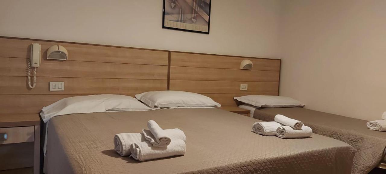Hotel Brezza Ріміні Екстер'єр фото