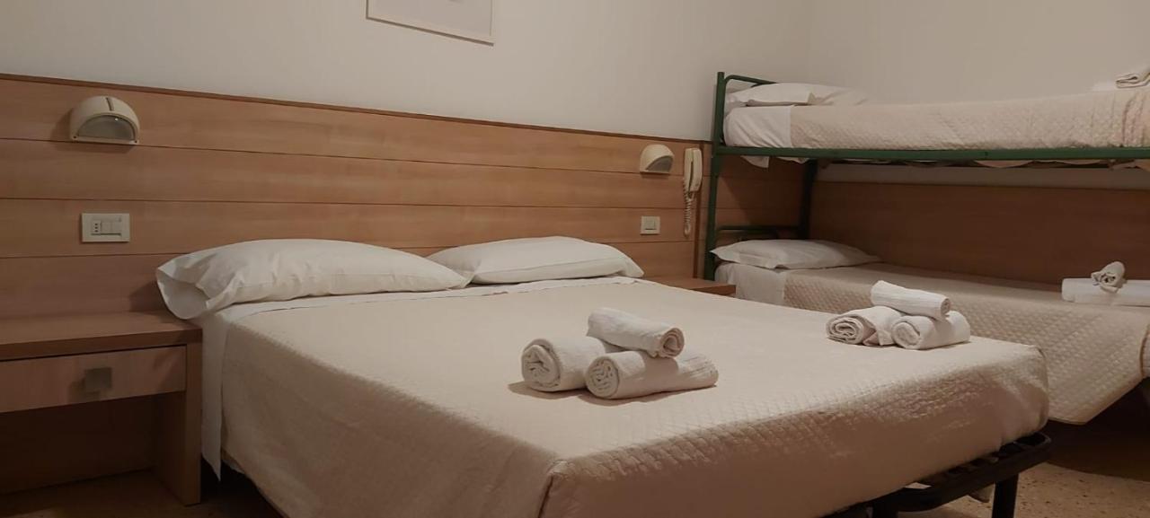 Hotel Brezza Ріміні Екстер'єр фото