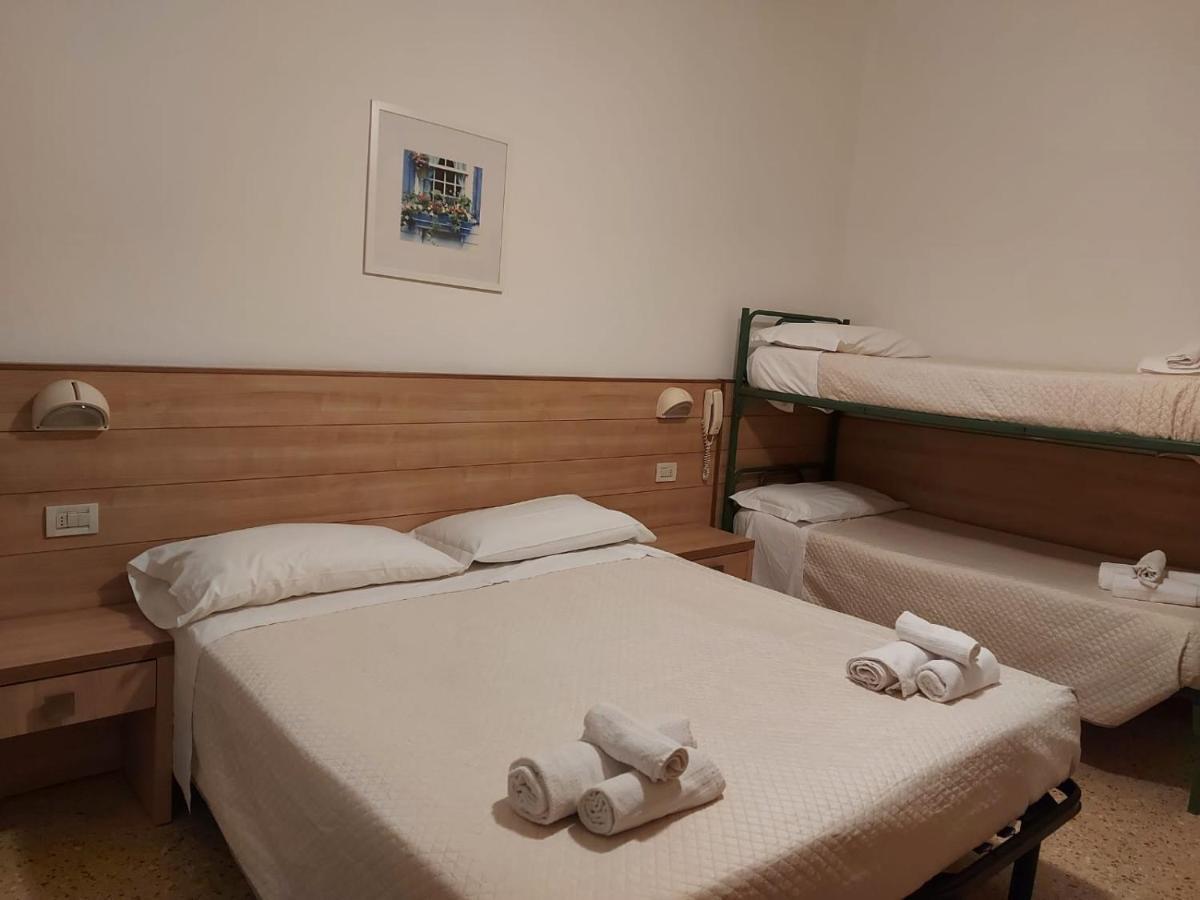 Hotel Brezza Ріміні Екстер'єр фото