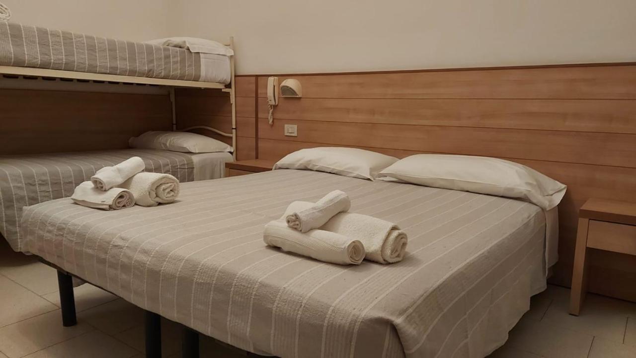 Hotel Brezza Ріміні Екстер'єр фото