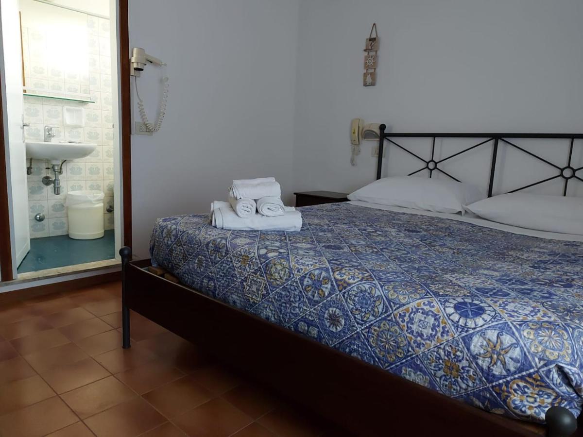 Hotel Brezza Ріміні Екстер'єр фото