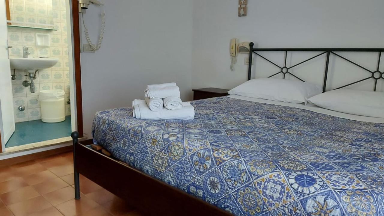 Hotel Brezza Ріміні Екстер'єр фото