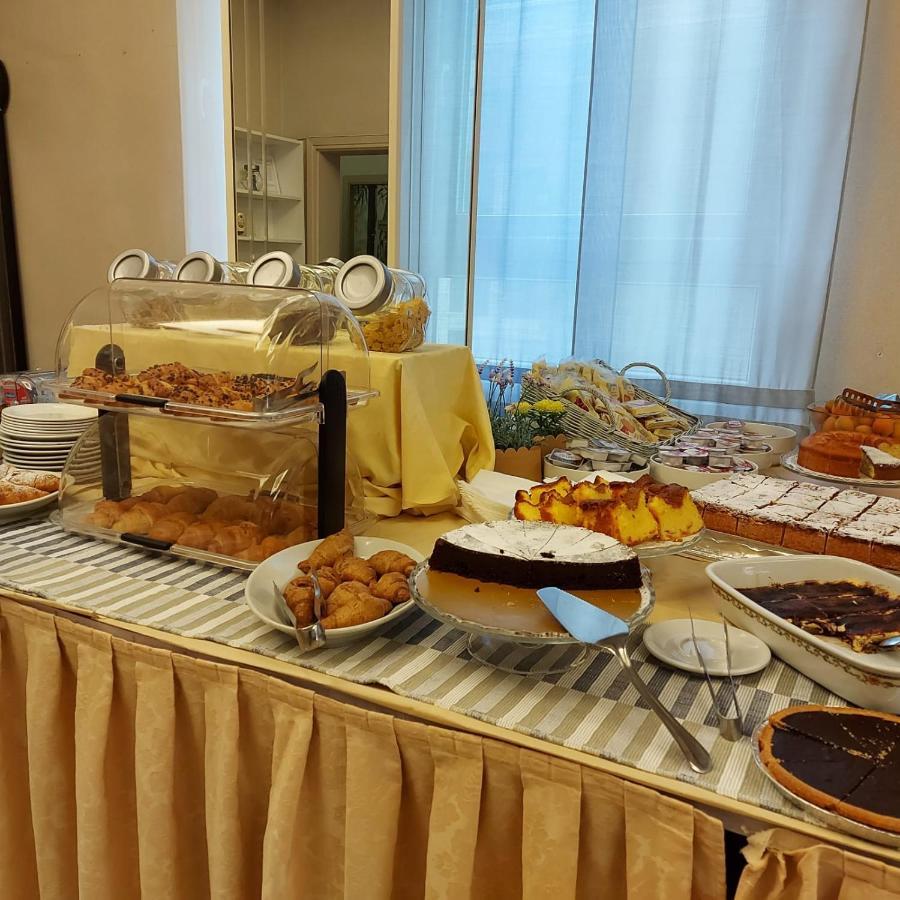 Hotel Brezza Ріміні Екстер'єр фото