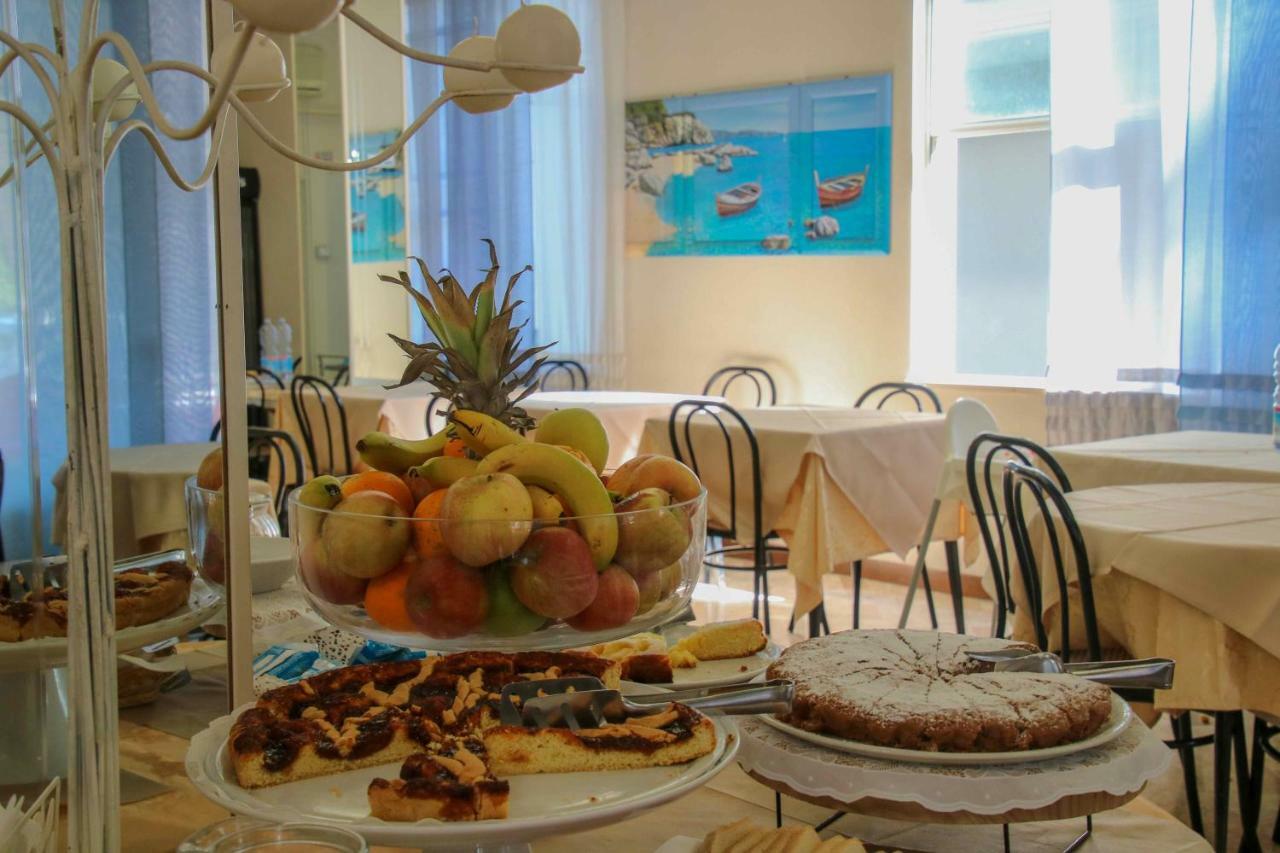 Hotel Brezza Ріміні Екстер'єр фото