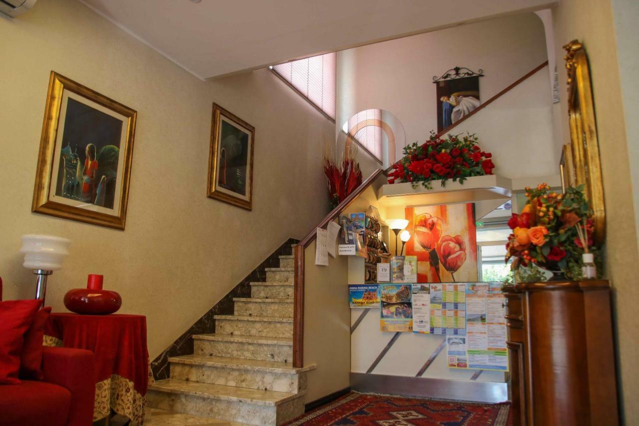 Hotel Brezza Ріміні Екстер'єр фото