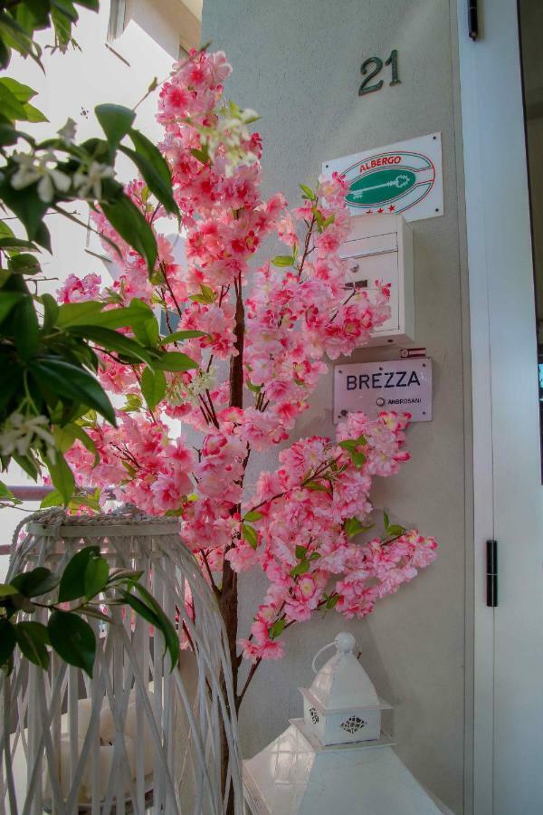 Hotel Brezza Ріміні Екстер'єр фото