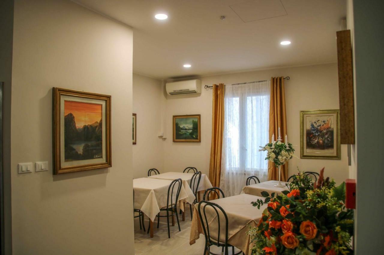 Hotel Brezza Ріміні Екстер'єр фото