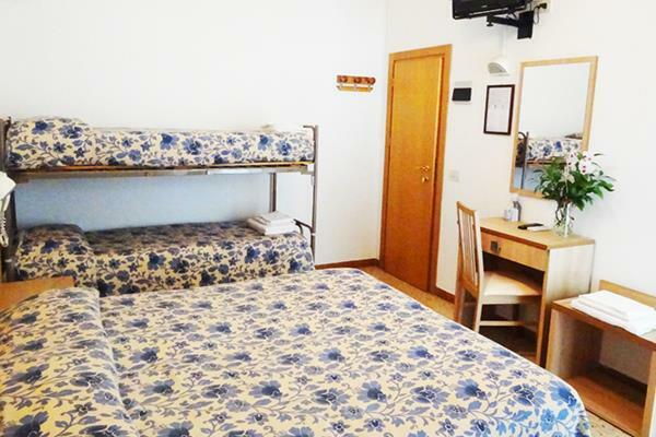 Hotel Brezza Ріміні Екстер'єр фото